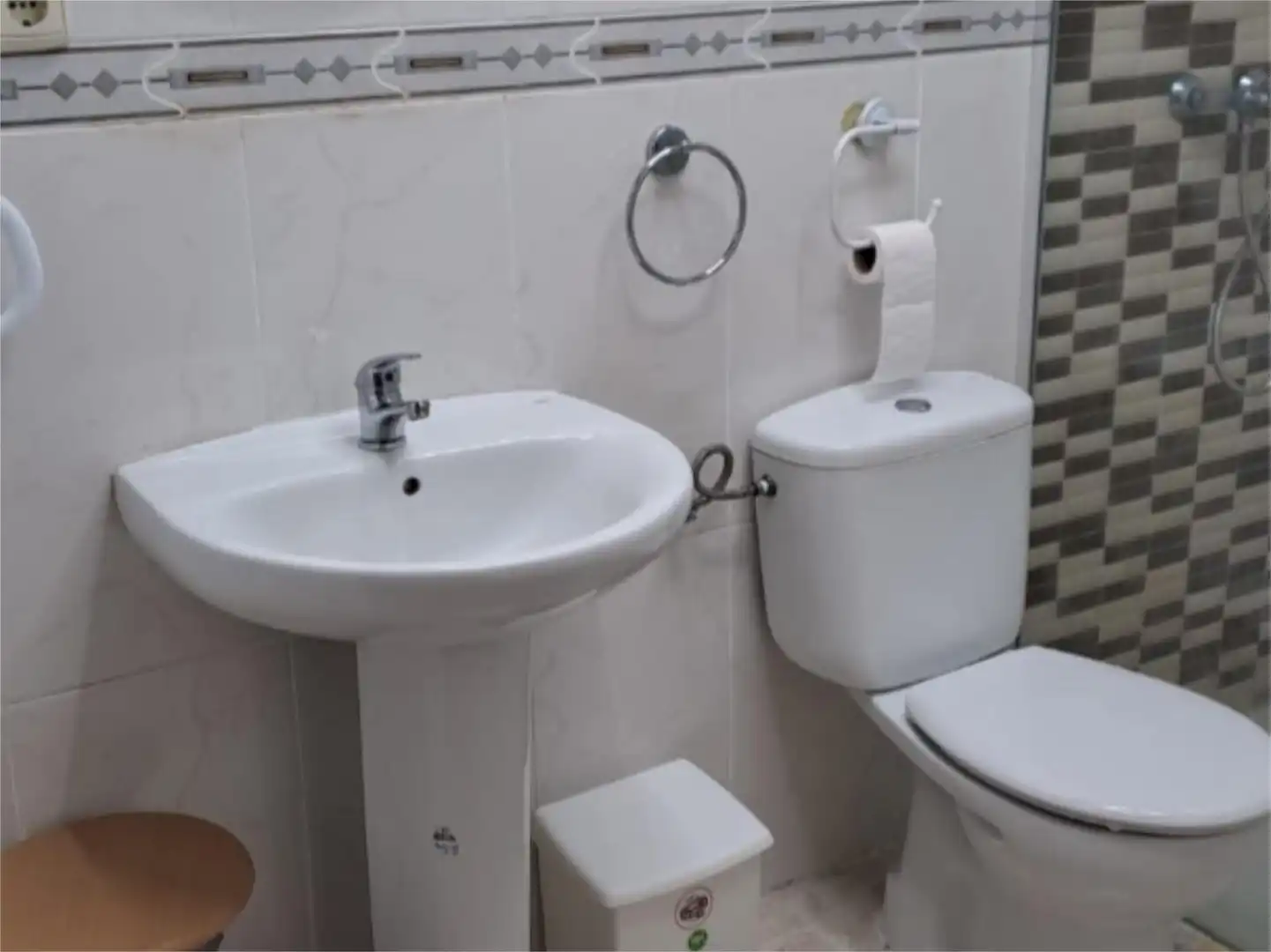 Piso en venta en Calle Gran Capitán, 20, Centro Baño de Piso en venta en Melilla con Aire acondicionado, Calefacción y Amueblado
