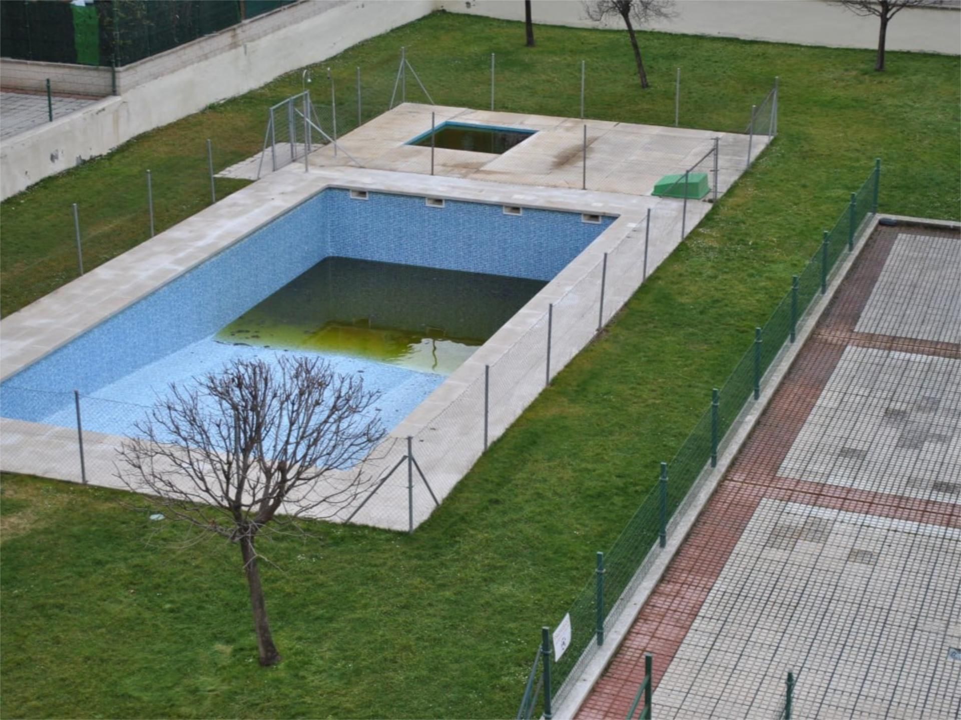 Piscina de Pis en venda en Collado Hermoso amb Calefacció, Jardí privat i Piscina