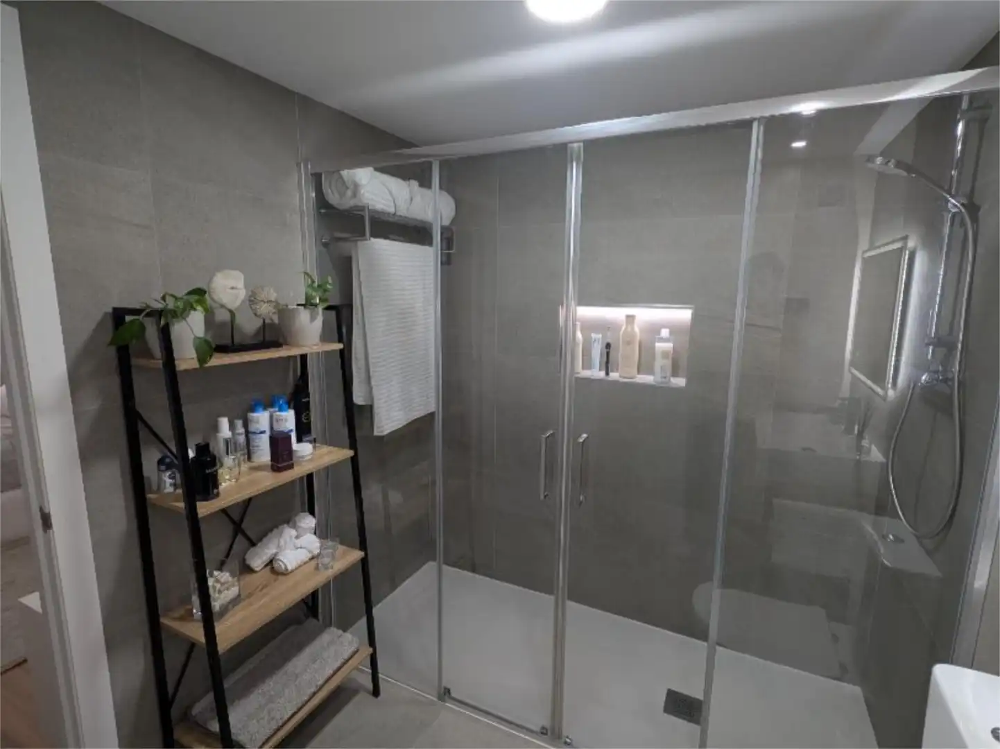 Bathroom of Flat for sale in Manresa  with Air Conditioner, Terrace and Swimming Pool