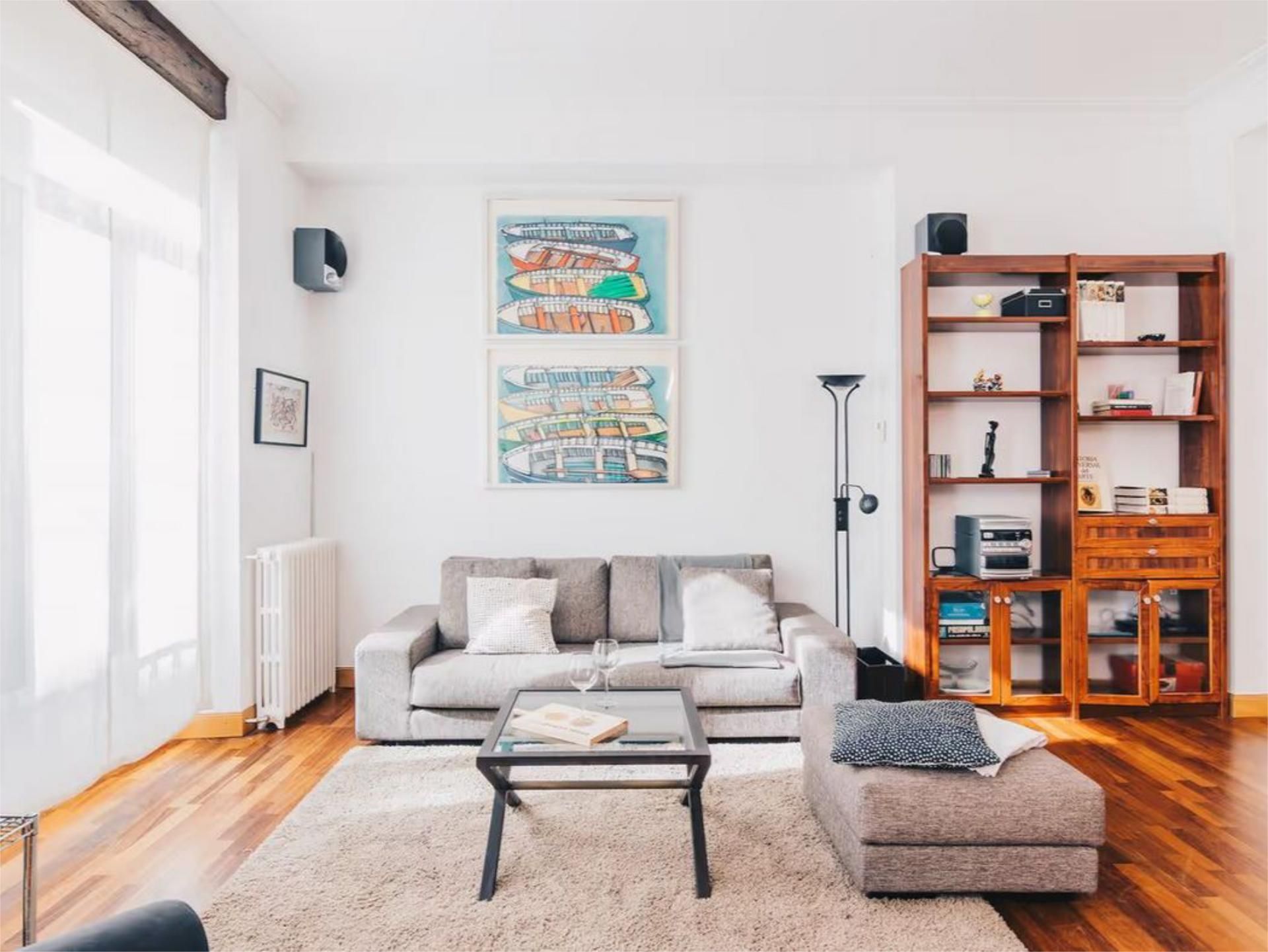 Sala d'estar de Apartament de lloguer en Donostia - San Sebastián  amb Aire condicionat i Balcó