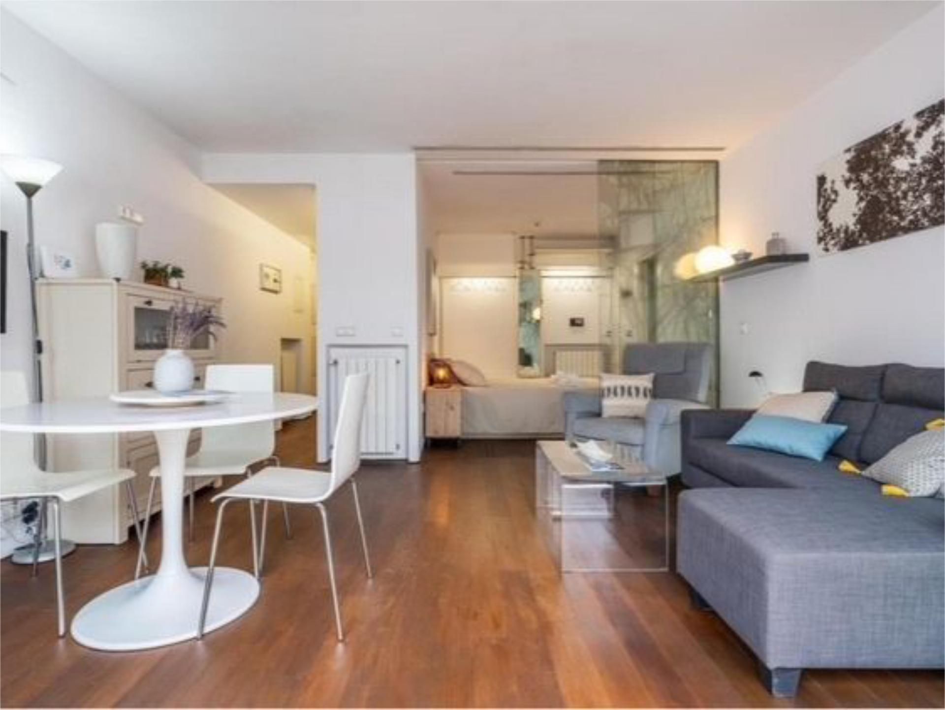 Dormitori de Estudi de lloguer en  Granada Capital amb Aire condicionat, Calefacció i Jardí privat