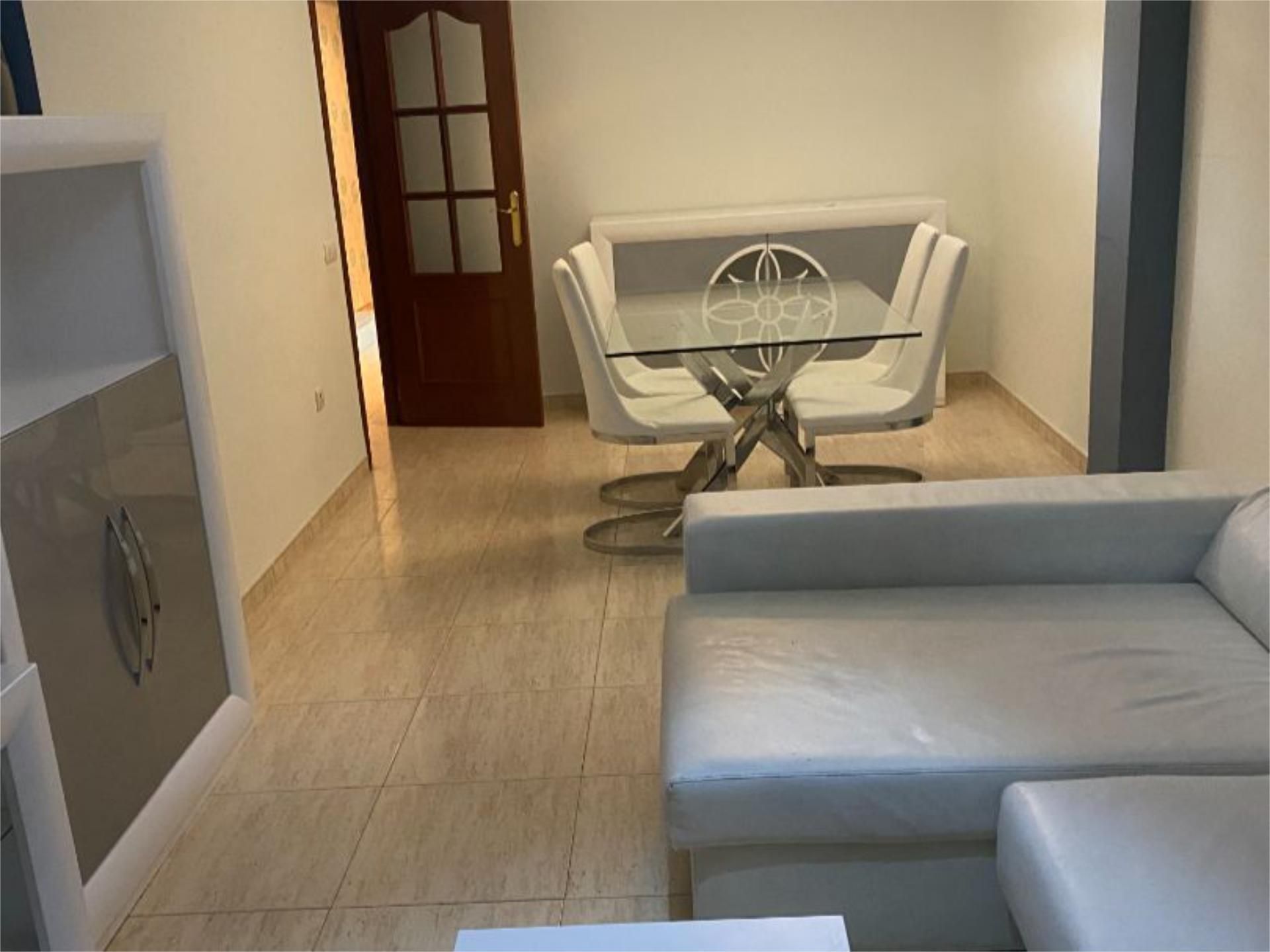 Sala d'estar de Pis en venda en  Almería Capital amb Terrassa, Moblat i Aparcament comunitari