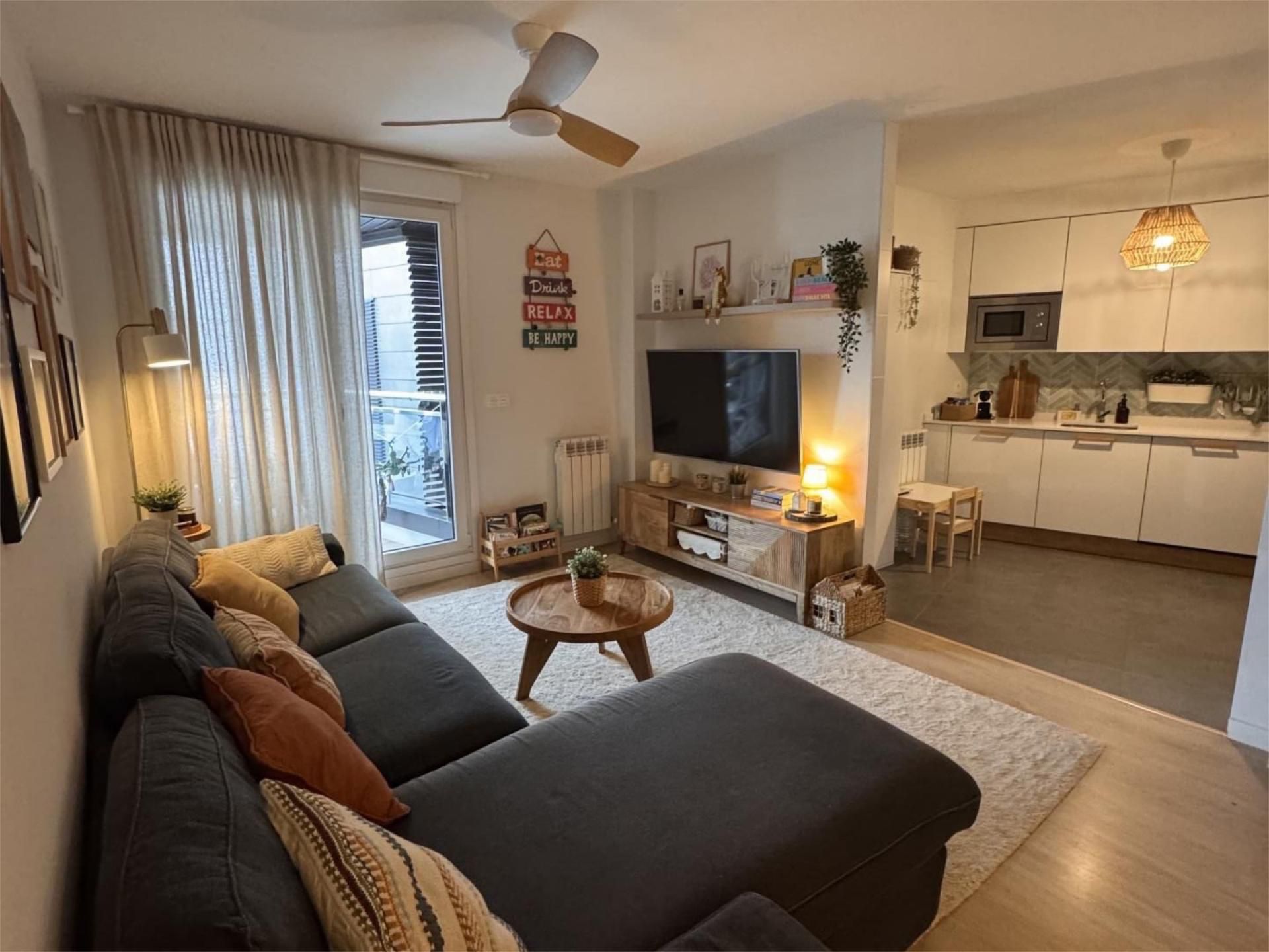 Sala d'estar de Pis en venda en Donostia - San Sebastián  amb Terrassa i Piscina