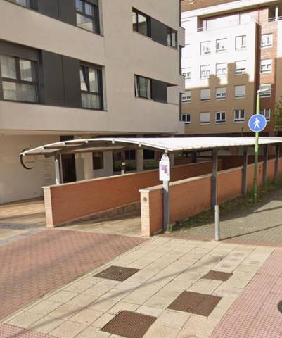 Garaje en Alquiler en Calle Sorbona, 1 en Universidad - Las Huelgas