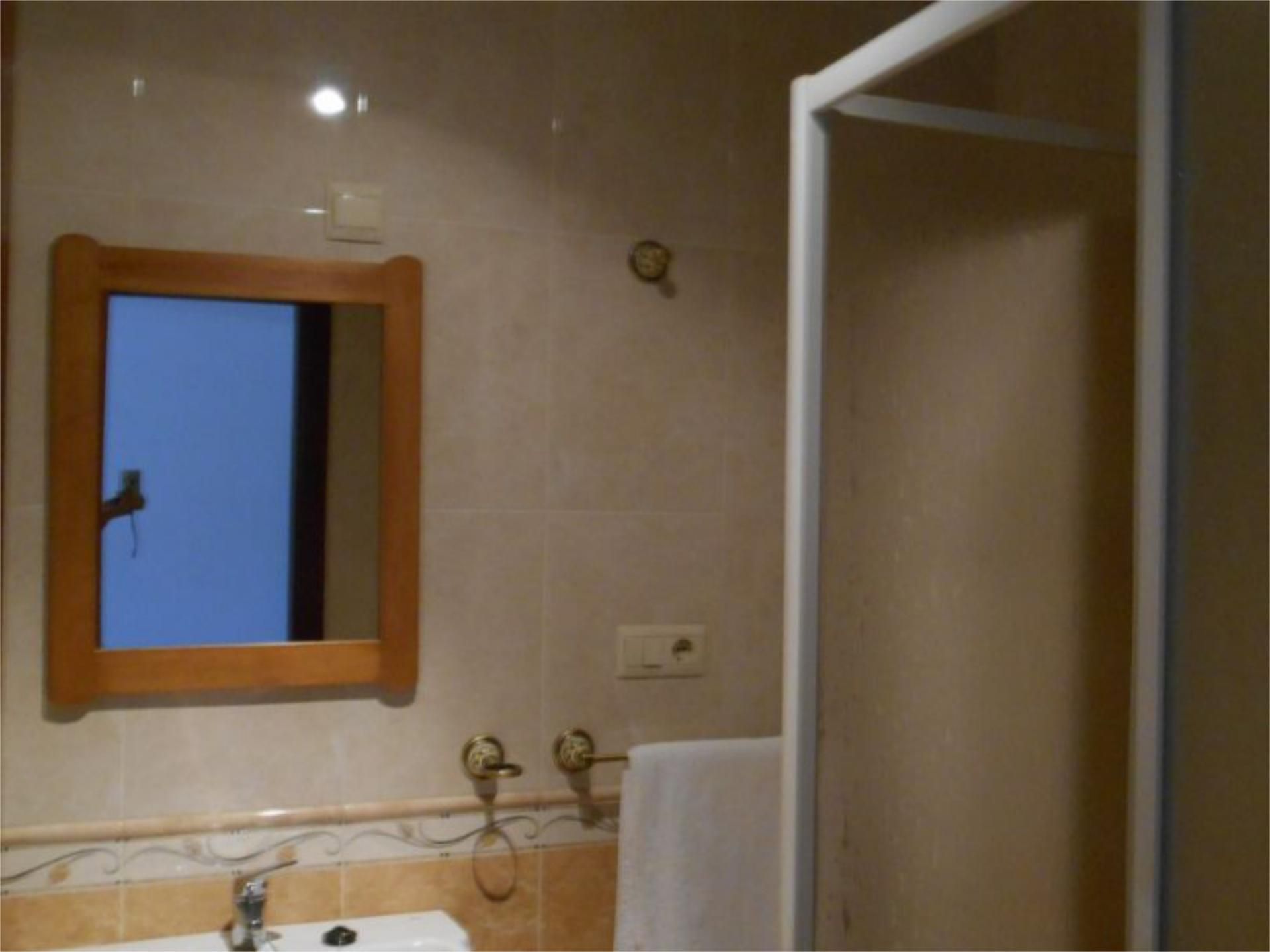 Bathroom of Flat to rent in Ribeira  with Heating, Parquet flooring and Balcony
