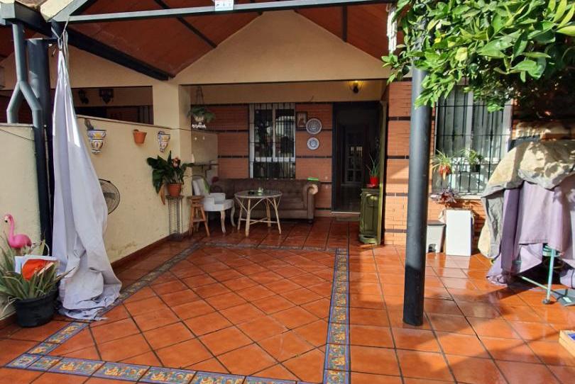 Casa adosada en venda a Avenida Mariana de Pineda, 95, Casco Antiguo, Mairena del Aljarafe - imatge 1 Foto 1 de Casa adosada en venda a Avenida Mariana de Pineda, 95, Casco Antiguo, Mairena del Aljarafe