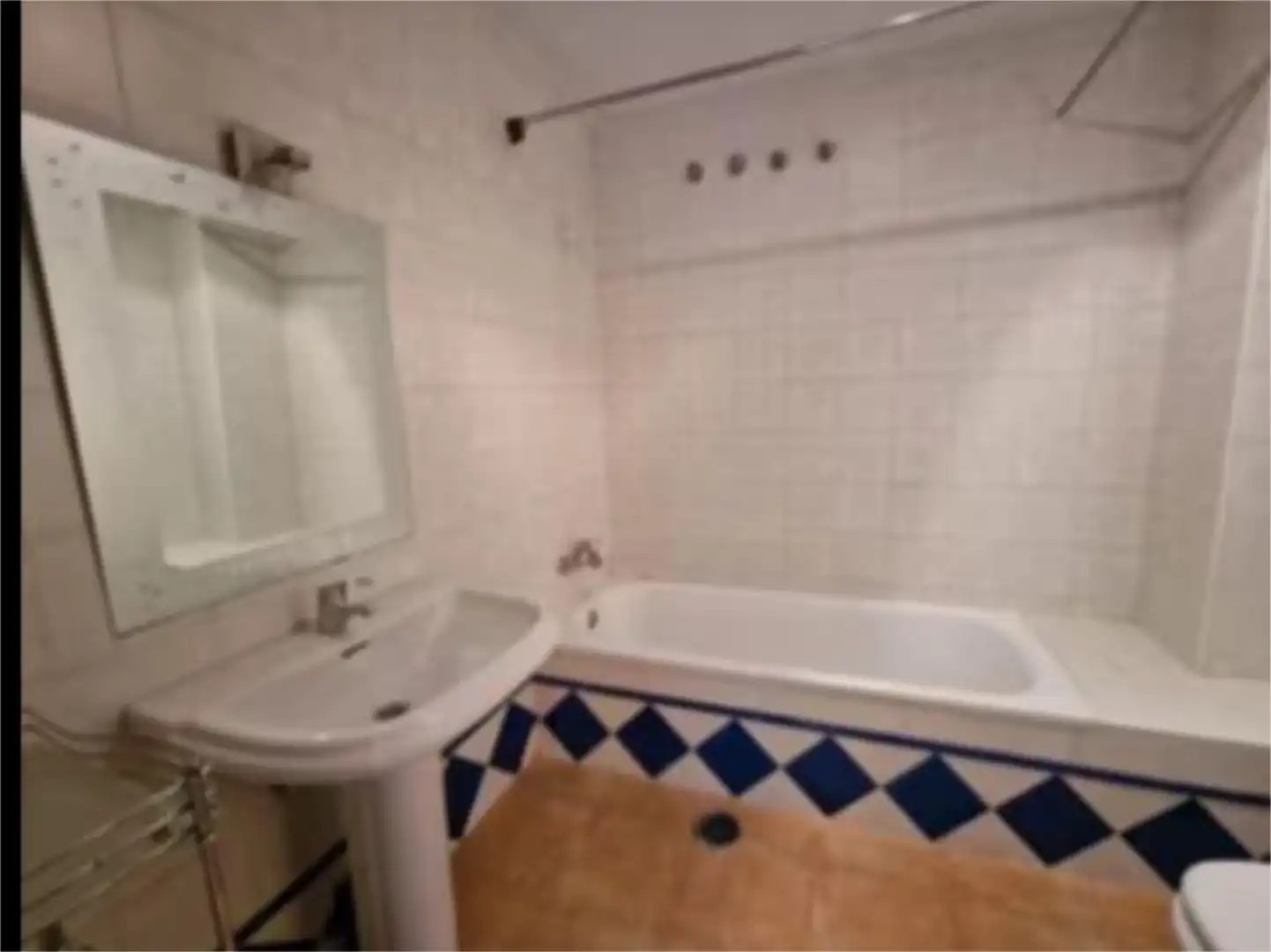Baño de Casa adosada en venta en Espartinas con Aire acondicionado y Piscina