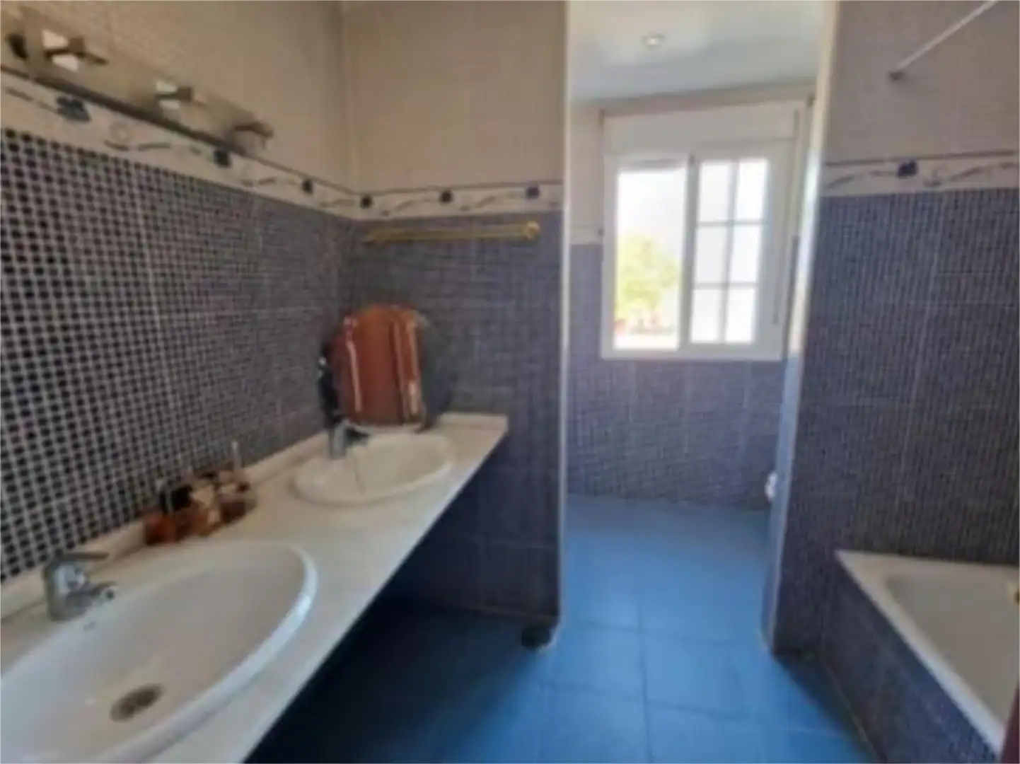Baño de Casa adosada en venta en Espartinas con Aire acondicionado y Piscina