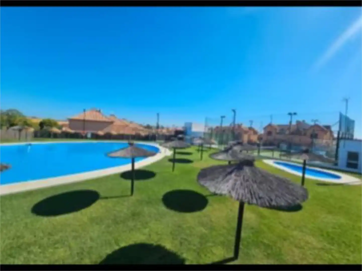 Piscina de Casa adosada en venta en Espartinas con Aire acondicionado y Piscina
