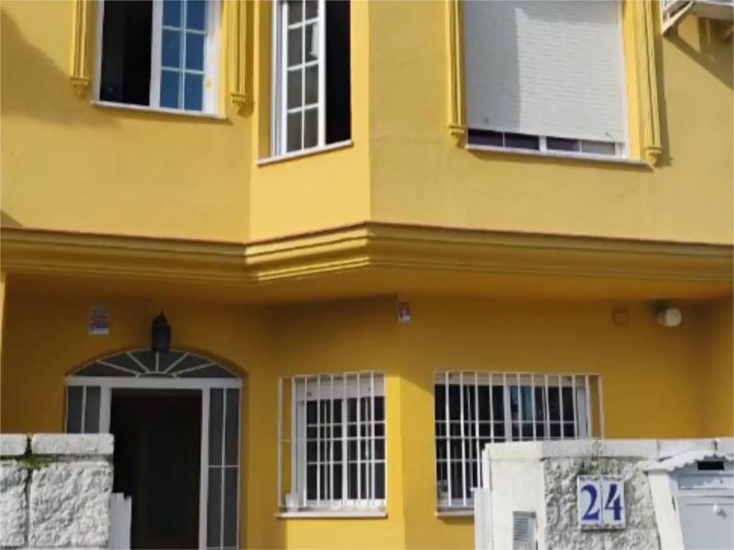 Vista exterior de Casa adosada en venta en Espartinas con Aire acondicionado y Piscina