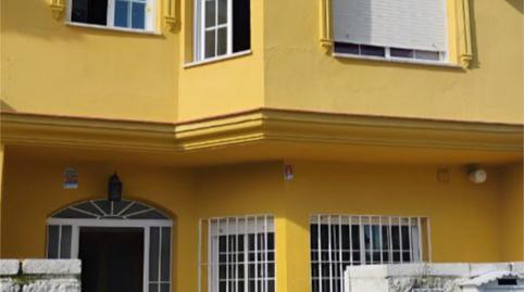 Foto 2 de Casa adosada en venta en Calle Rafael Peralta, 24, Colegio Europa, Espartinas