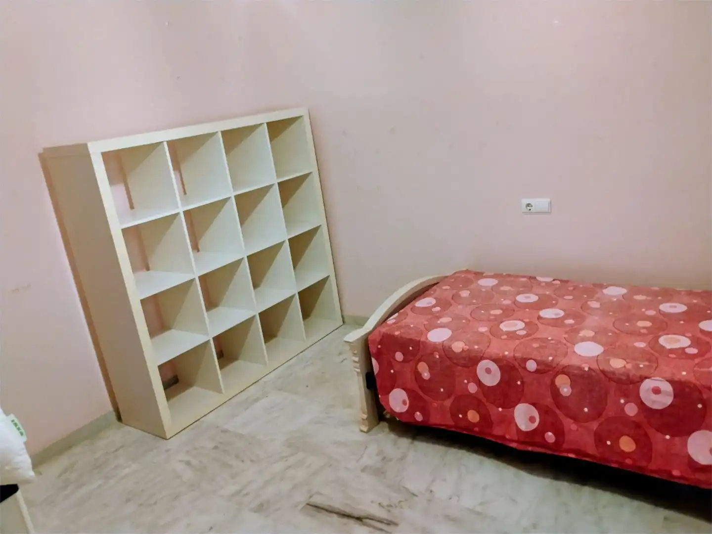 Habitación de Casa adosada en venta en Espartinas con Aire acondicionado y Piscina