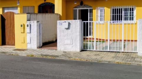 Foto 4 de Casa adosada en venta en Calle Rafael Peralta, 24, Colegio Europa, Espartinas