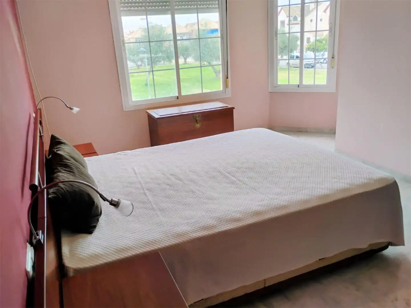 Habitación de Casa adosada en venta en Espartinas con Aire acondicionado y Piscina