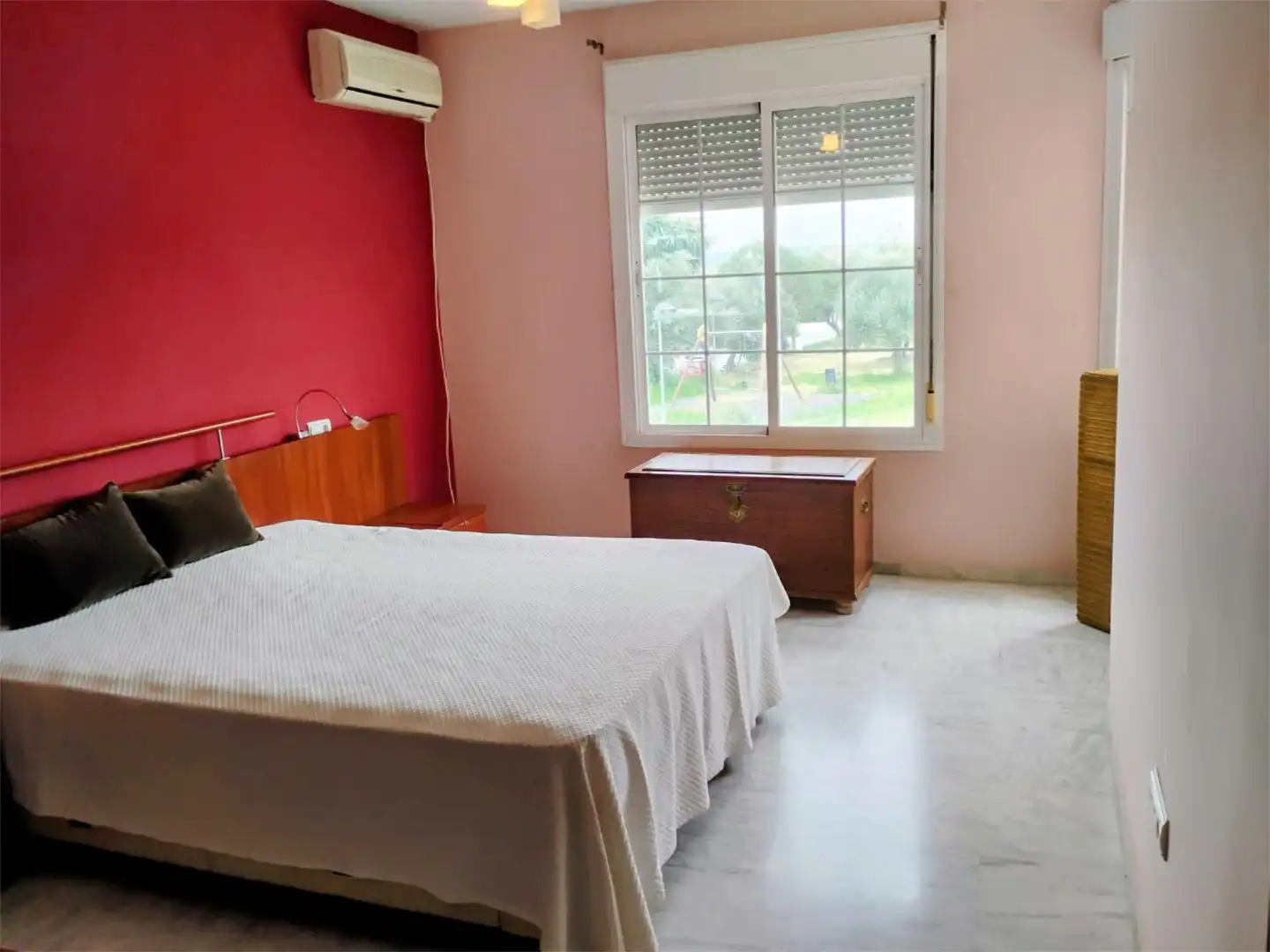 Habitación de Casa adosada en venta en Espartinas con Aire acondicionado y Piscina
