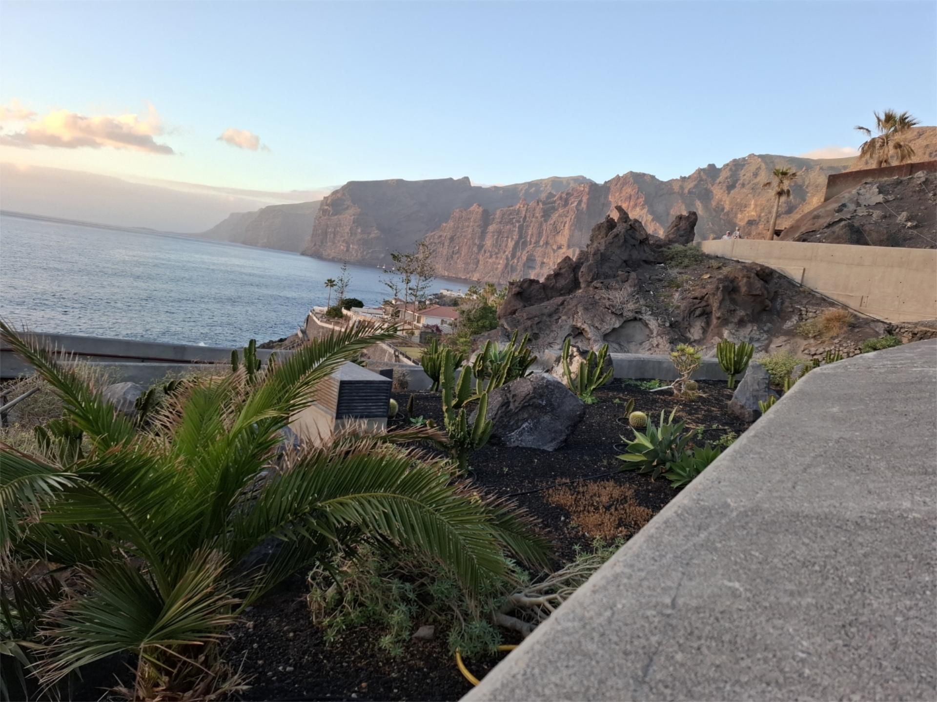Exterior view of Flat for sale in Santiago del Teide  with Terrace and Balcony