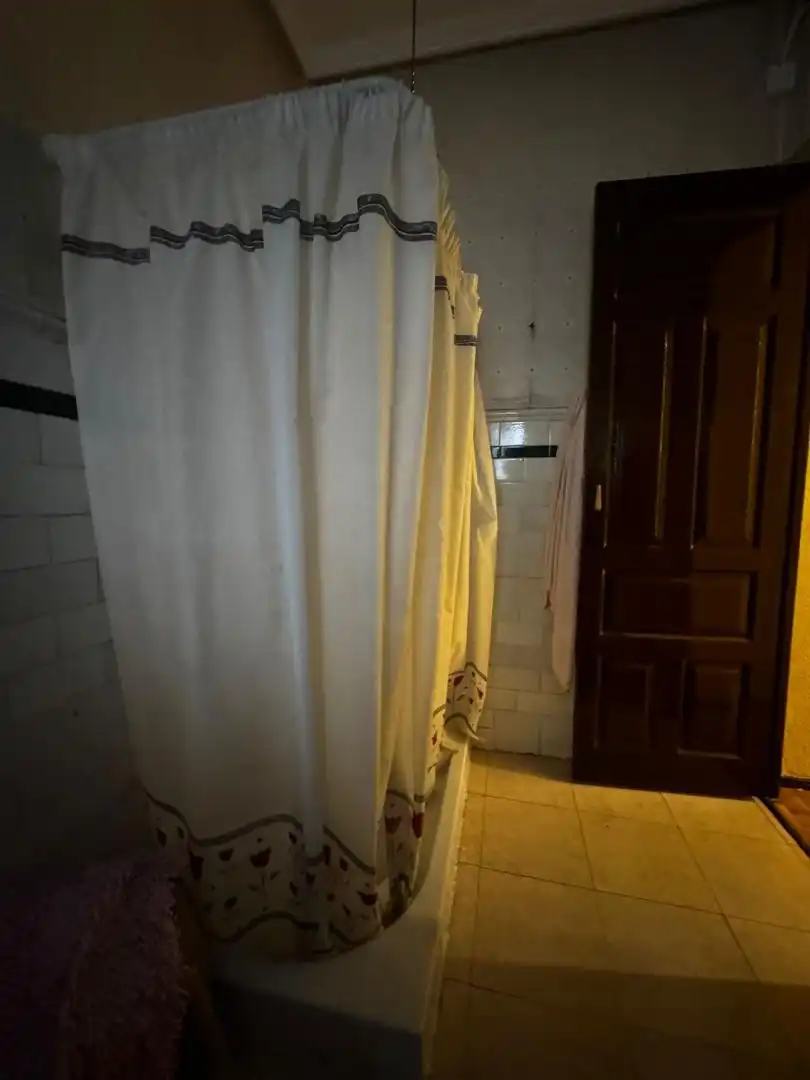 Habitació a Calle Joaquín Costa, 2, Centro Ciudad Bany de Pis per a compartir en León Capital amb Calefacció i Moblat