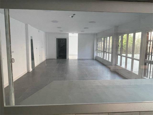 Local comercial en Alquiler en Baza