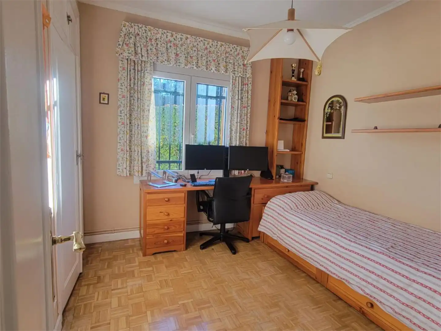 Piso en venta en Calle Monte Ana, 21, Parquelagos - Puente Nuevo Habitación de Piso en venta en Galapagar con Aire acondicionado, Calefacción y Jardín privado