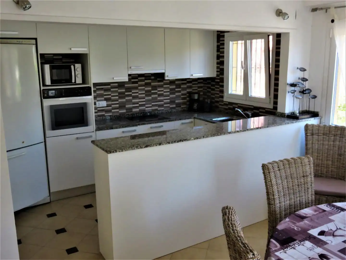Casa o chalet de alquiler en Carrer Andròmeda, 26, L'Albir Cocina de Casa o chalet de alquiler en L'Alfàs del Pi con Aire acondicionado, Calefacción y Jardín privado