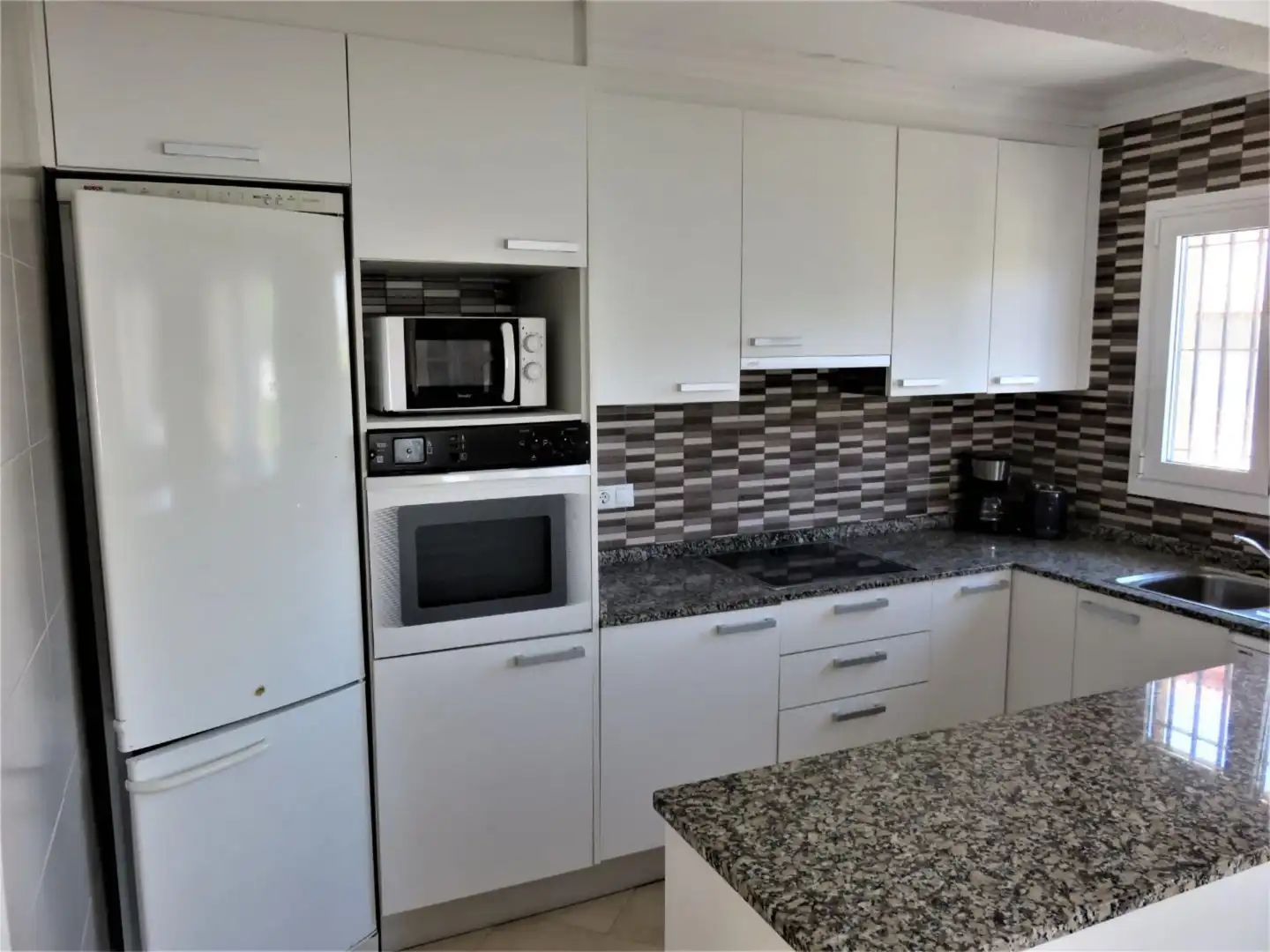 Casa o chalet de alquiler en Carrer Andròmeda, 26, L'Albir Cocina de Casa o chalet de alquiler en L'Alfàs del Pi con Aire acondicionado, Calefacción y Jardín privado