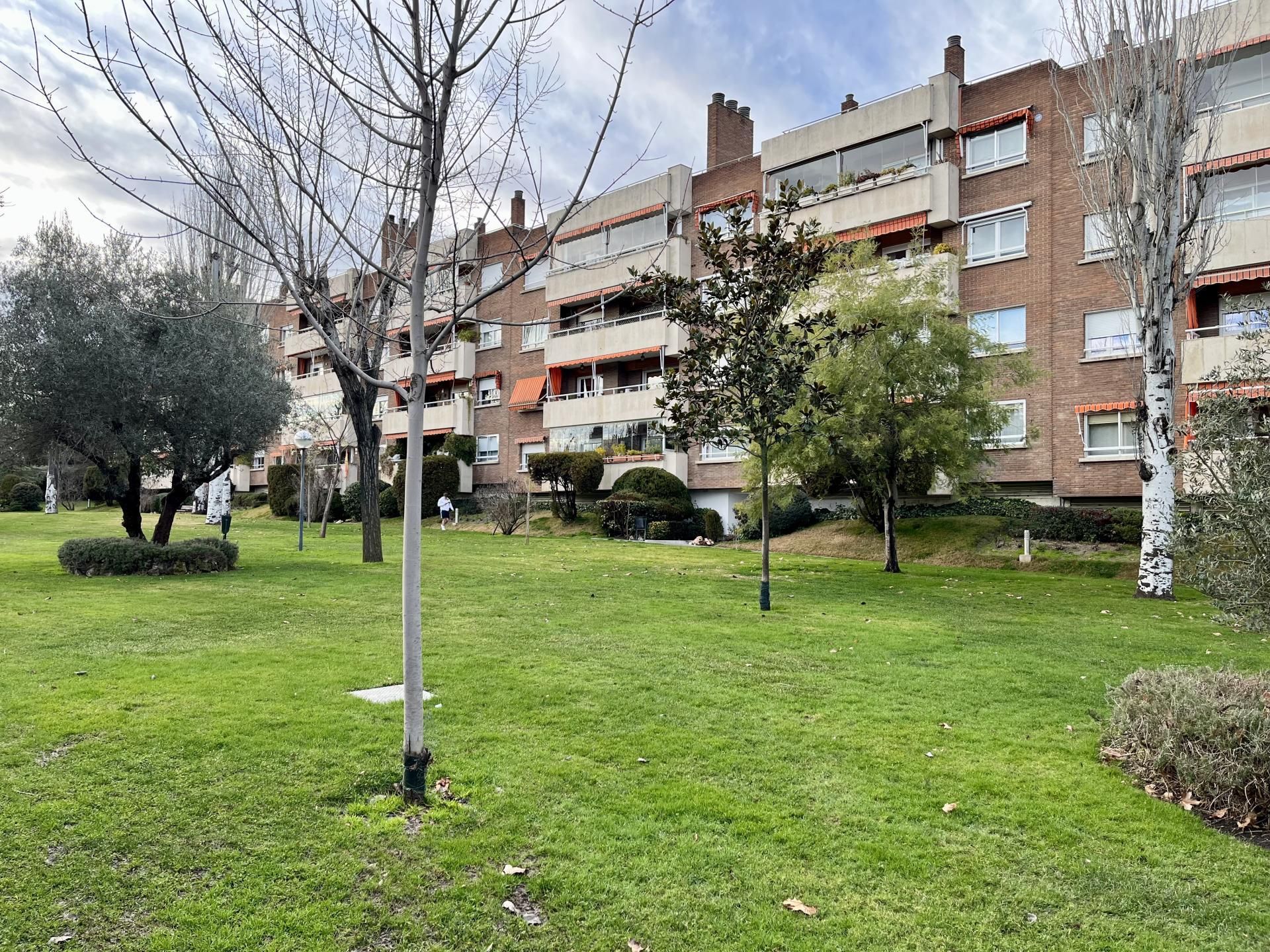 Exterior view of Flat for sale in Pozuelo de Alarcón  with Parquet flooring, Furnished and Balcony
