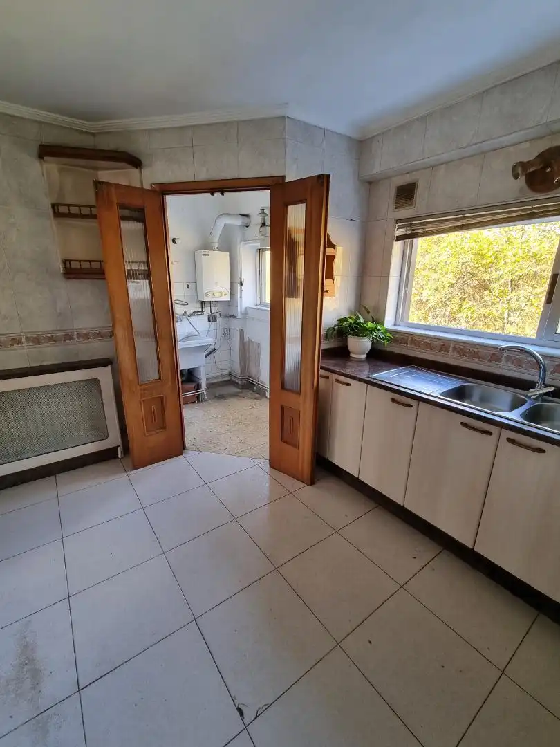 Cocina de Piso en venta en Santiago de Compostela  con Calefacción, Jardín privado y Parking comunitario