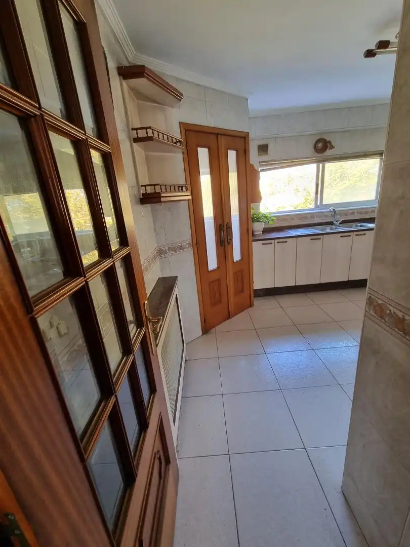 Cocina de Piso en venta en Santiago de Compostela  con Calefacción, Jardín privado y Parking comunitario