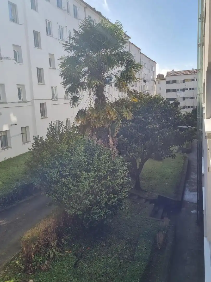 Habitación de Piso en venta en Santiago de Compostela  con Calefacción, Jardín privado y Parking comunitario