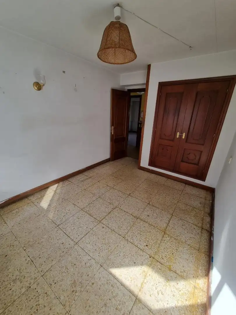 Piso en venta en Santiago de Compostela  con Calefacción, Jardín privado y Parking comunitario