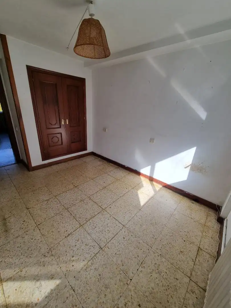 Piso en venta en Santiago de Compostela  con Calefacción, Jardín privado y Parking comunitario