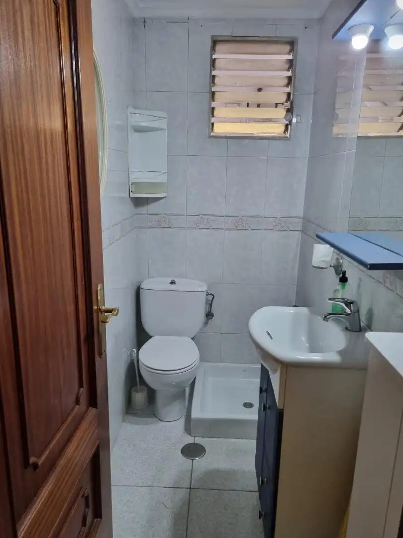 Baño de Piso en venta en Santiago de Compostela  con Calefacción, Jardín privado y Parking comunitario