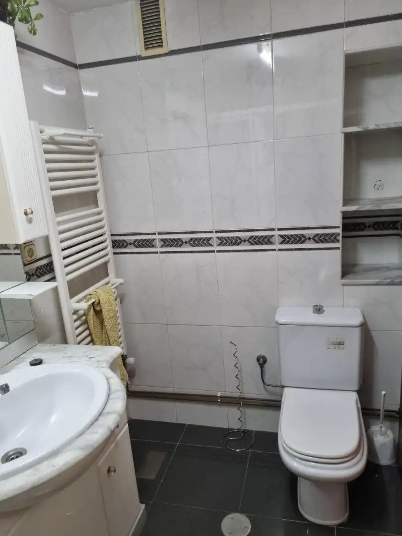 Baño de Piso en venta en Santiago de Compostela  con Calefacción, Jardín privado y Parking comunitario
