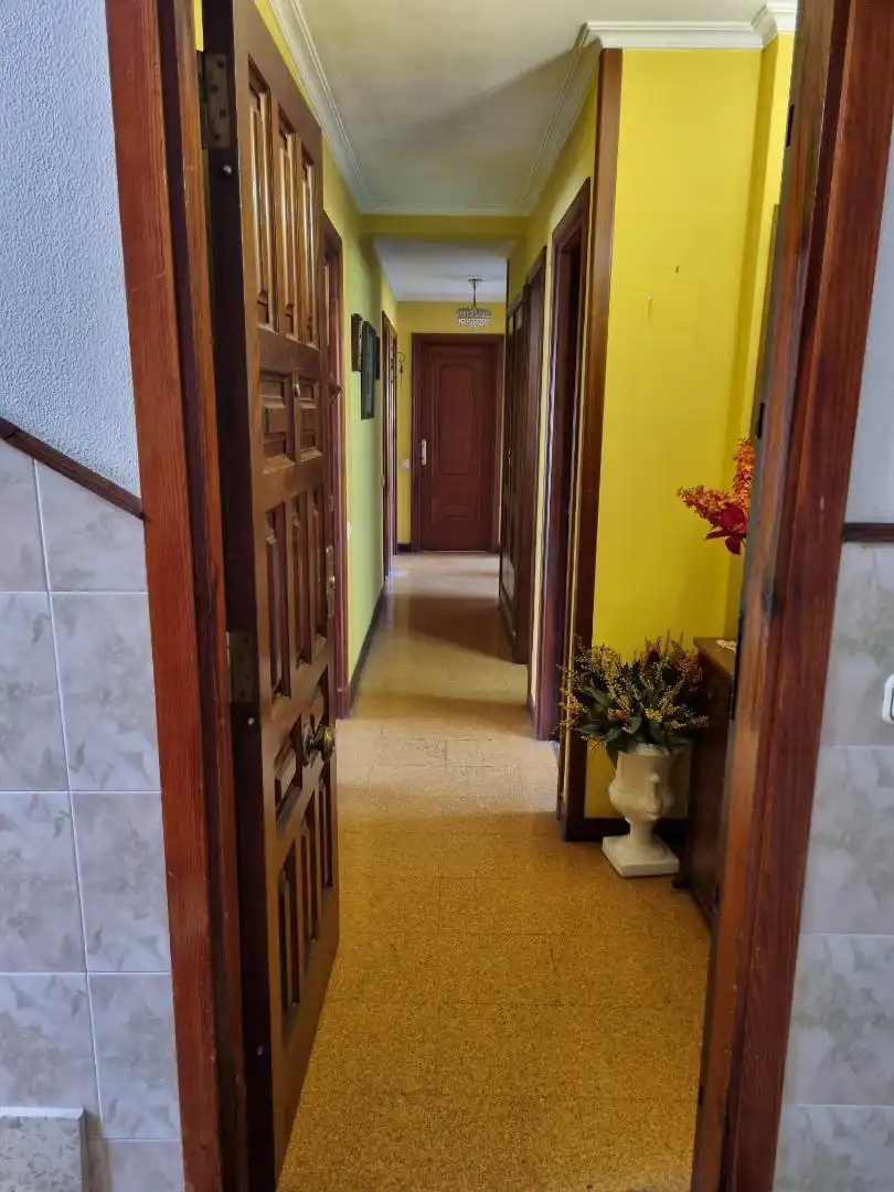 Piso en venta en Santiago de Compostela  con Calefacción, Jardín privado y Parking comunitario