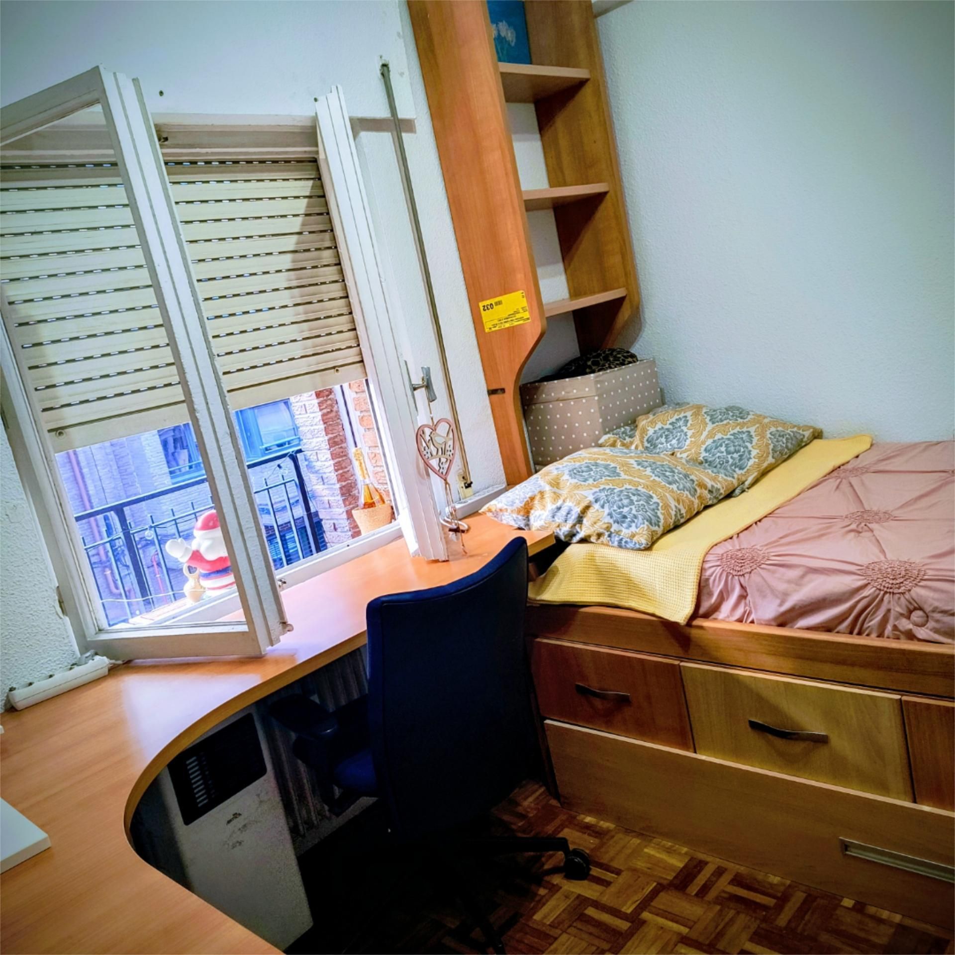Bedroom of Flat to share in  Madrid Capital  with Heating, Parquet flooring and Furnished