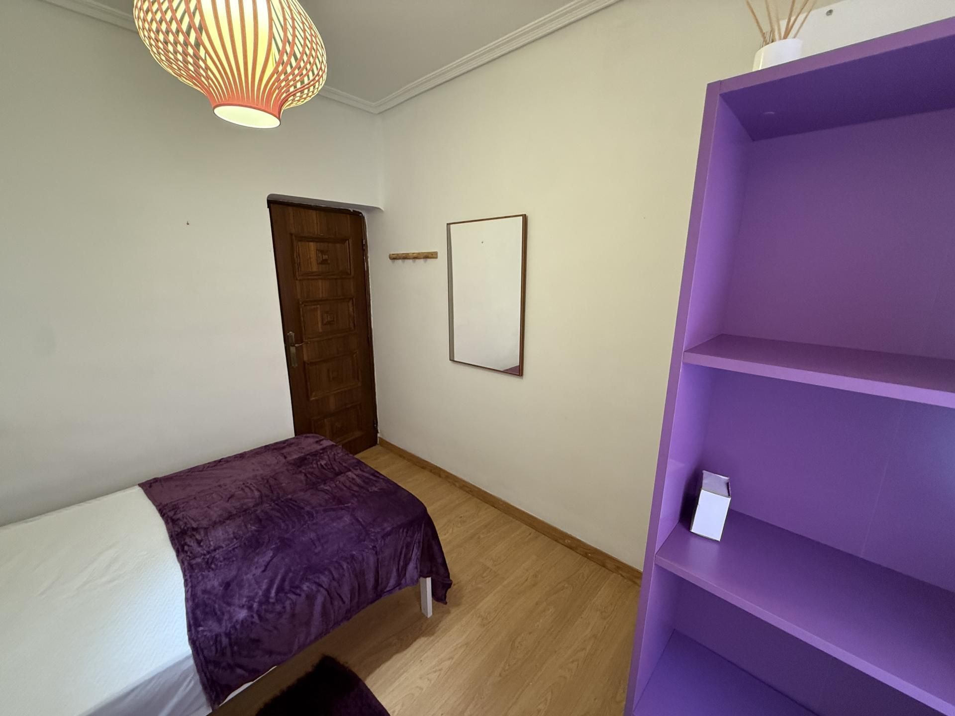 Bedroom of Flat to share in Vitoria - Gasteiz  with Heating, Parquet flooring and Furnished