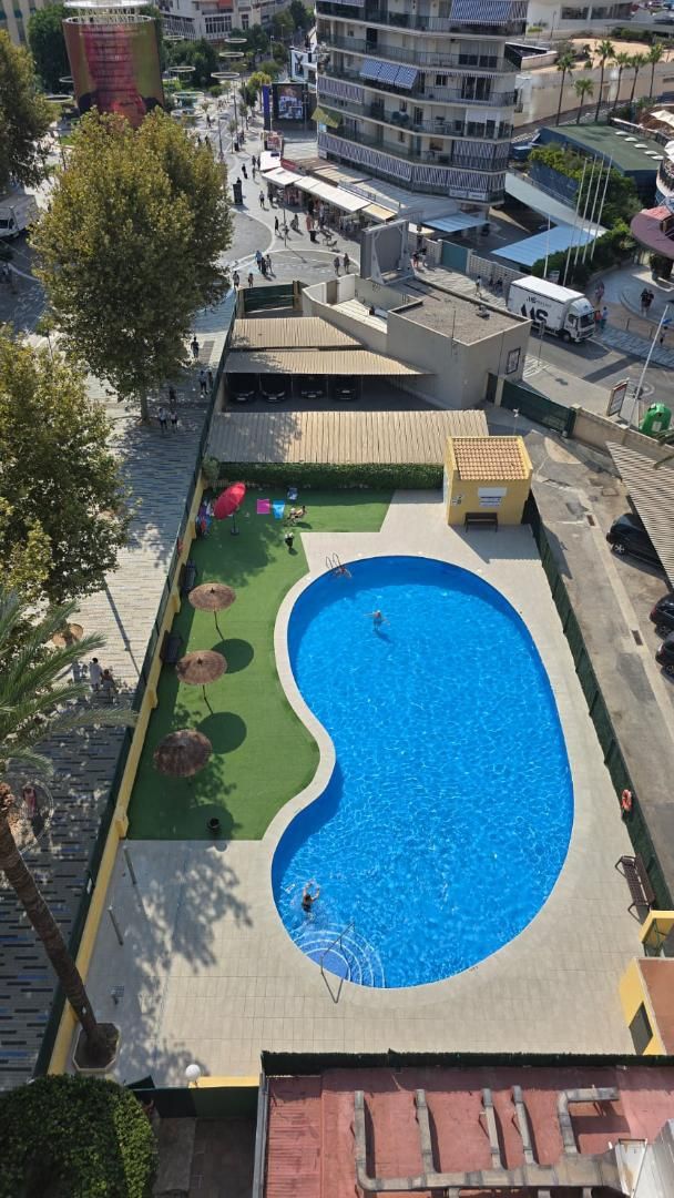 Piscina de Pis en venda en Benidorm amb Aire condicionat, Calefacció i Moblat