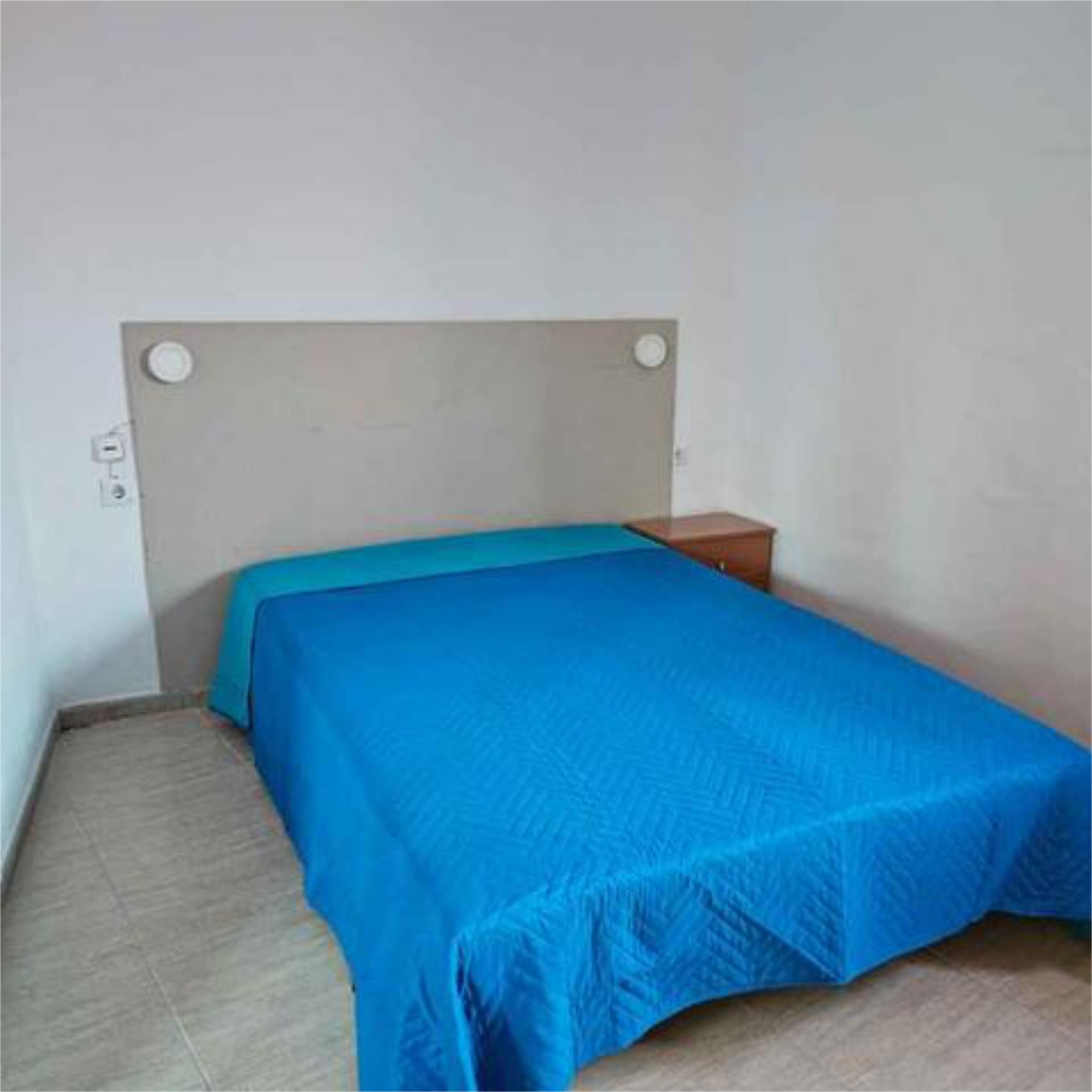 Dormitori de Apartament de lloguer en Mijas amb Jardí privat i Moblat