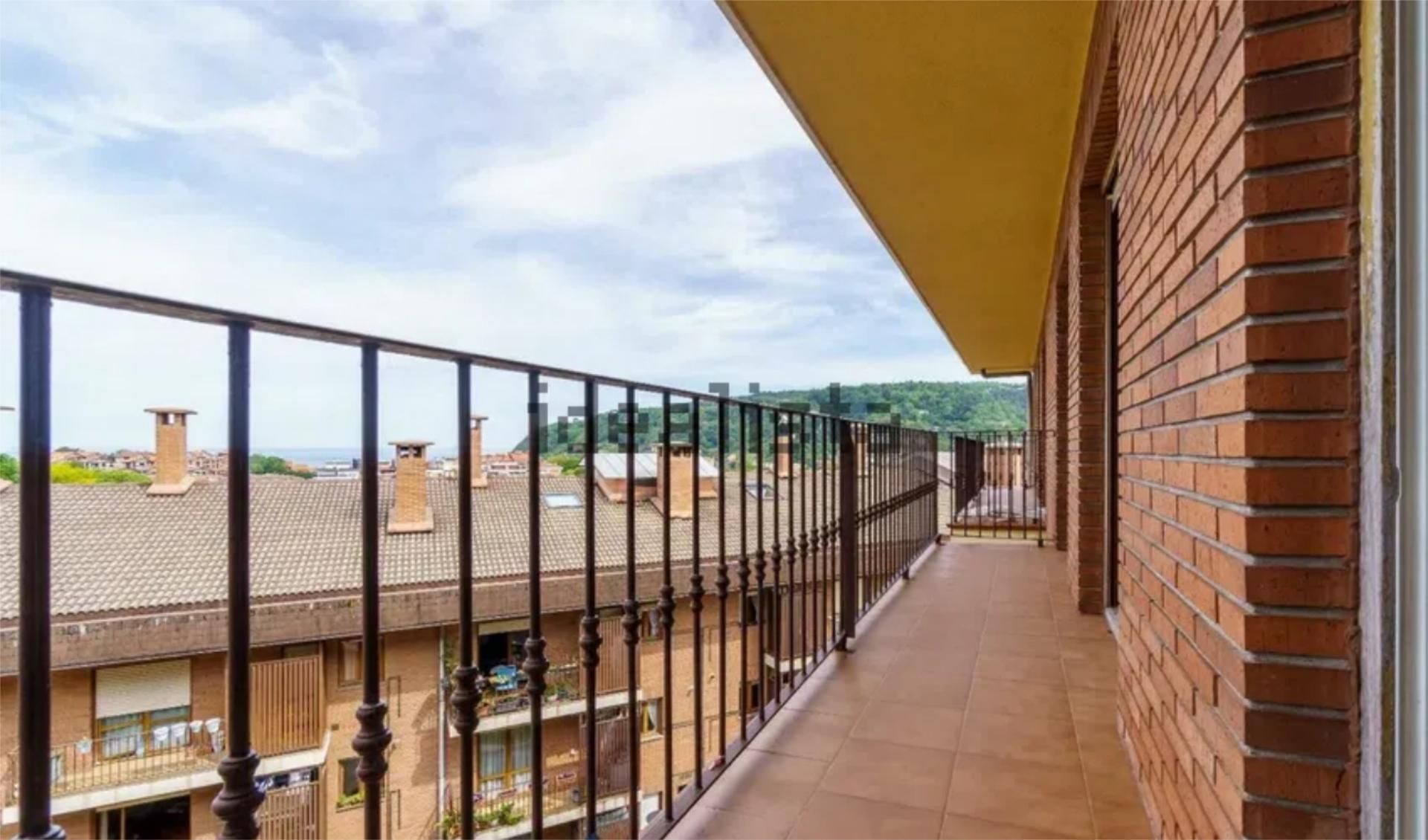 Terrassa de Pis en venda en Donostia - San Sebastián  amb Terrassa i Balcó