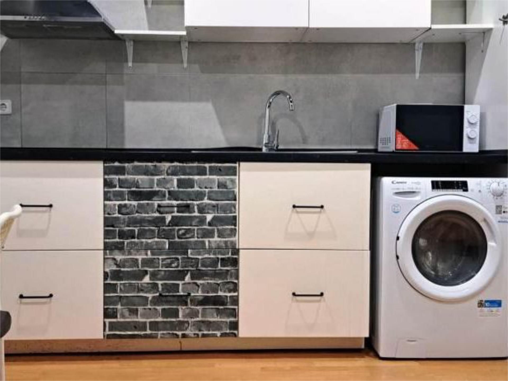 Flat to rent in Carrer de Santa Anna, 1, Barri Gòtic Kitchen of Flat to rent in Barcelona Capital with Air Conditioner, Heating and Parquet flooring