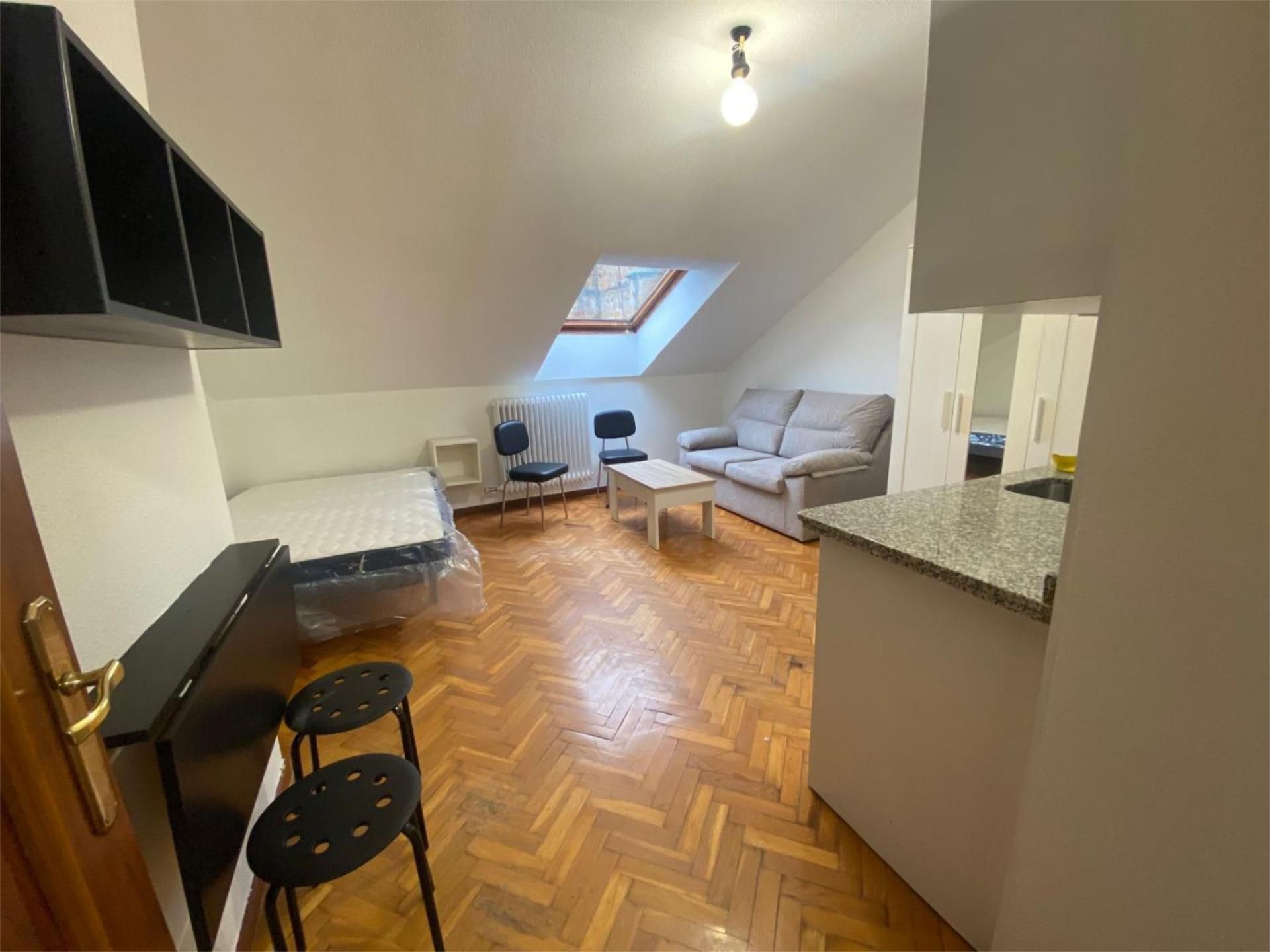 Bedroom of Study to rent in Salamanca Capital