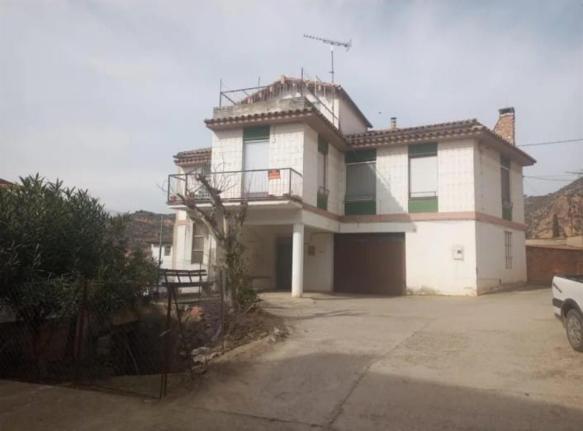 Vista exterior de Casa o xalet en venda en Albelda amb Calefacció, Jardí privat i Terrassa