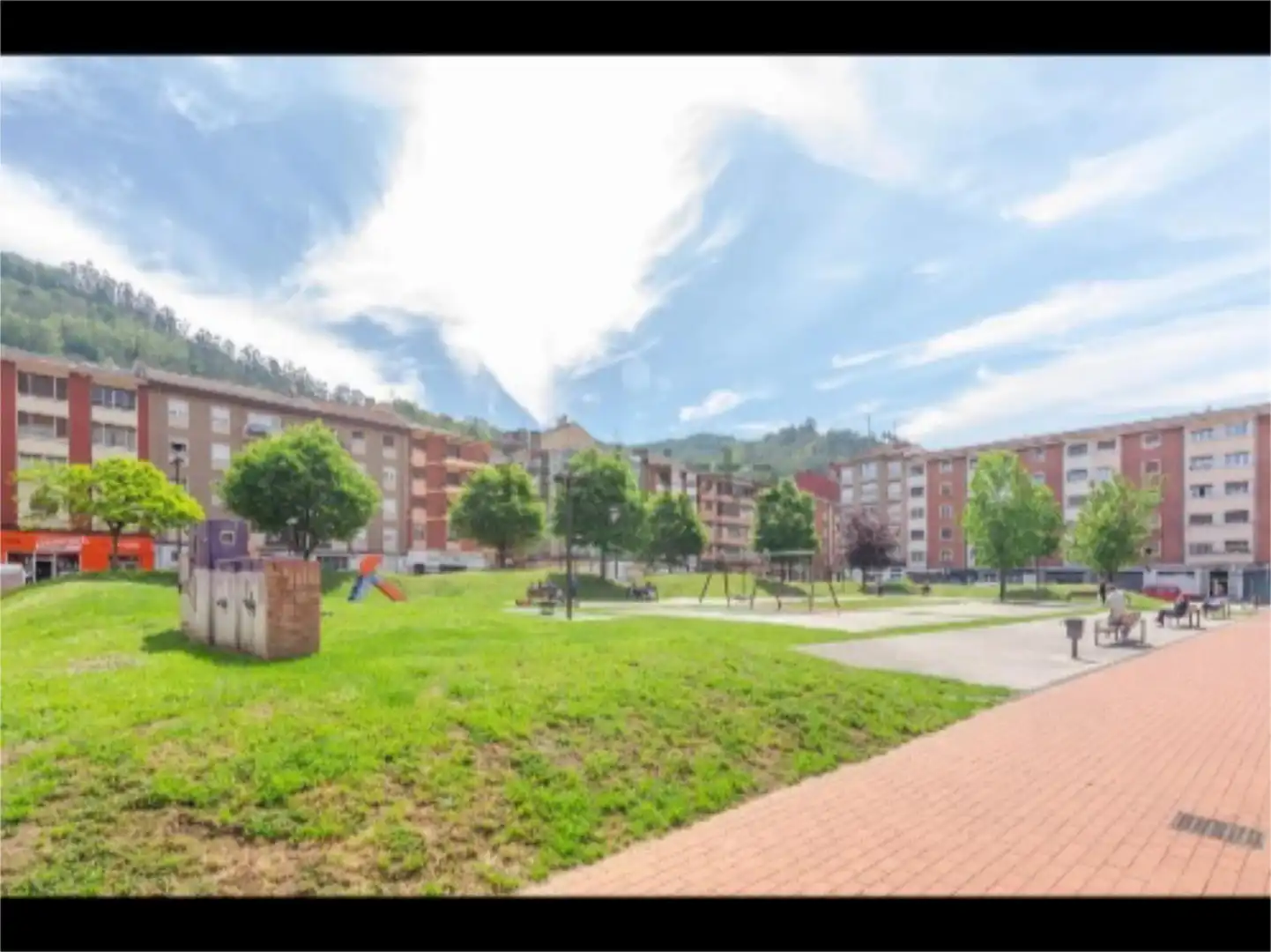 Vista exterior de Pis en venda en Mieres (Asturias) amb Terrassa, Traster i Balcó