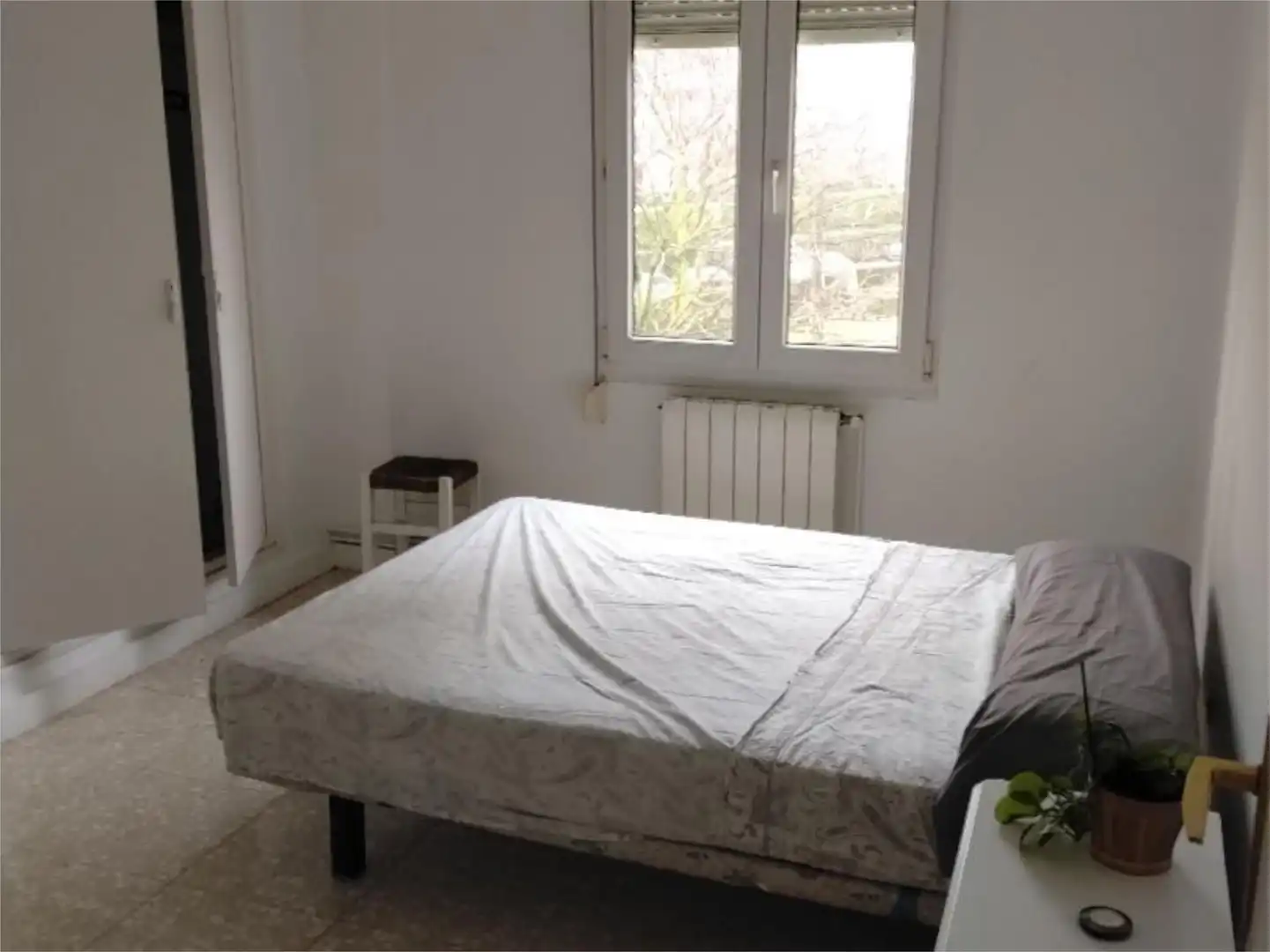 Schlafzimmer von Wohnung zur untervermieten in Santander mit Heizung, Privatgarten und Möbliert
