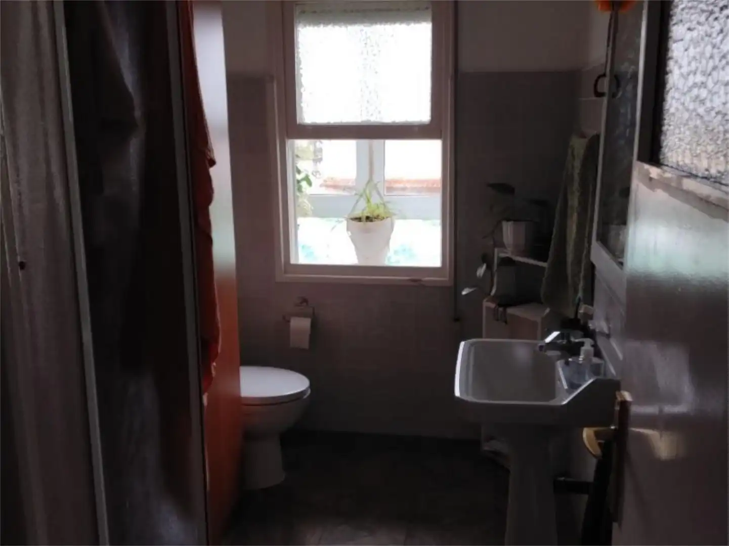 Badezimmer von Wohnung zur untervermieten in Santander mit Heizung, Privatgarten und Möbliert