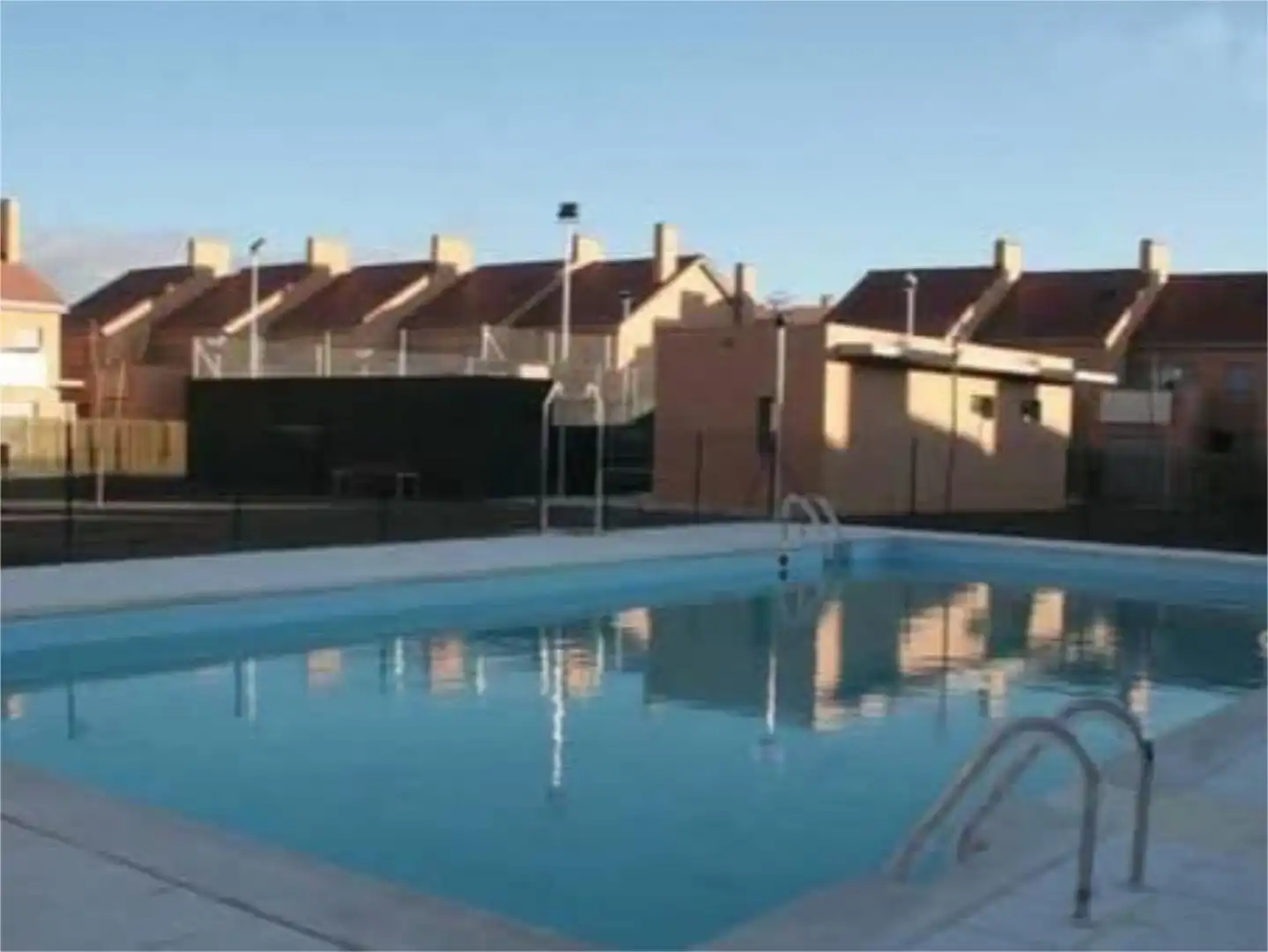 Piso en venta en Calle Sabinares del Arlanza, 146, Aldeamayor de San Martín Piscina de Piso en venta en Aldeamayor de San Martín