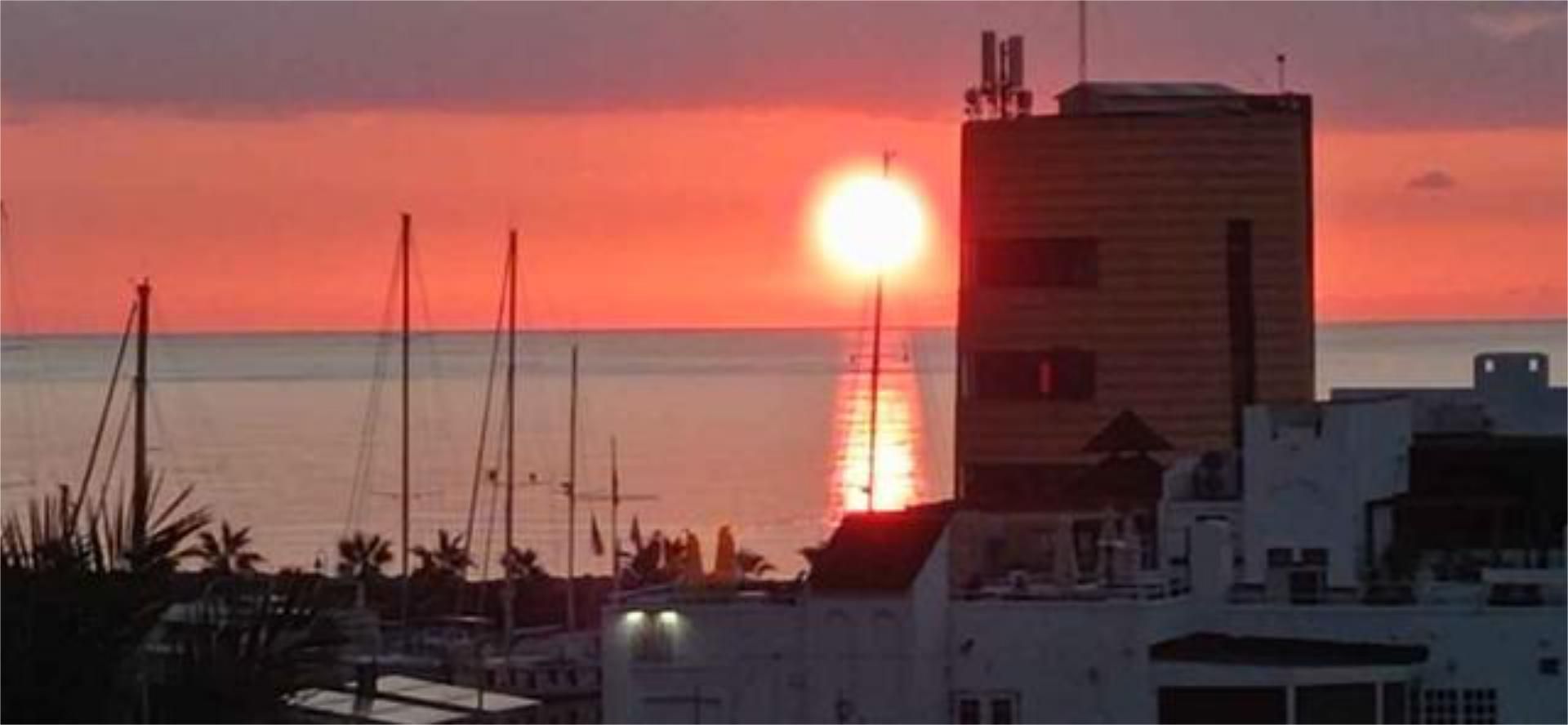 Vista exterior de Apartament en venda en Roquetas de Mar amb Terrassa i Moblat