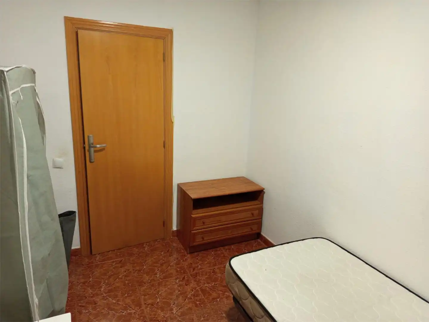 Habitació a Carretera de Sant Climent, 73, La Roureda Dormitori de Pis per a compartir en Viladecans amb Calefacció, Moblat i Balcó
