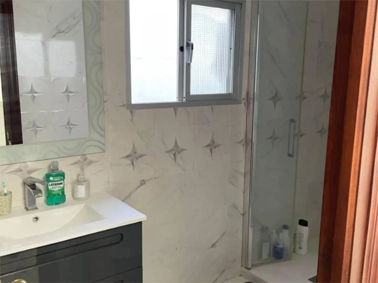 Einfamilien-Reihenhaus zum Verkauf in Calle Urbano Pineda, 2, Coín Badezimmer von Einfamilien-Reihenhaus zum Verkauf in Coín mit Terrasse und Balkon