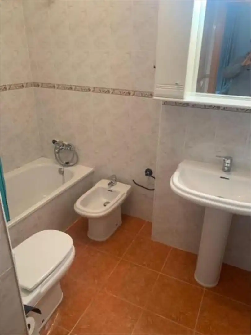 Piso en venta en Campillos Baño de Piso en venta en Campillos con Jardín privado, Trastero y Piscina